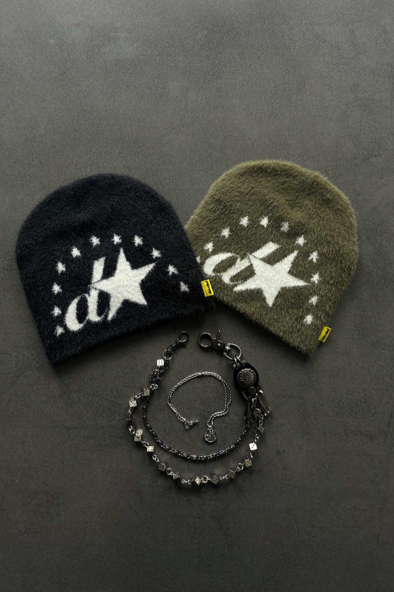 FUZZY BEANIE IN ONYX BLACK