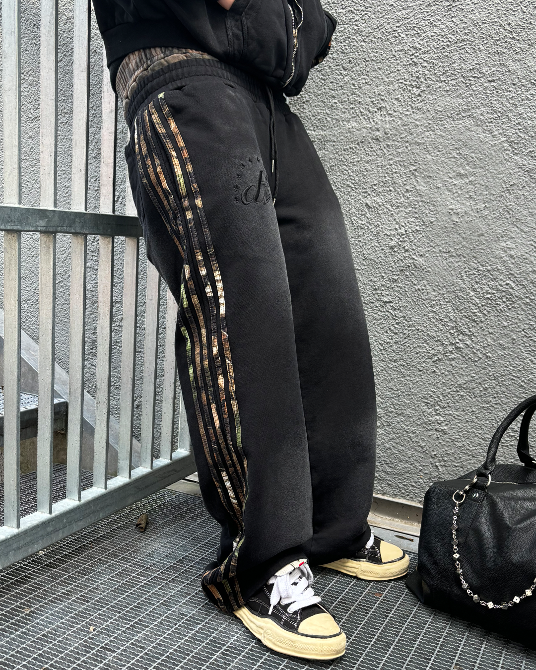 CAMO BOXER SWEATS IN WASHED BLACK